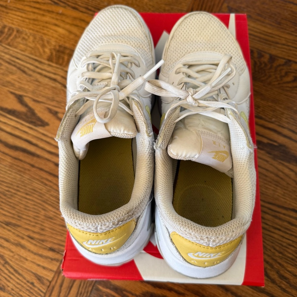 Nike Air Max EXCEE - WHITE/SATURN GOLD-SUMMIT WHITE - women’s 9.5 - Picture 4 of 8